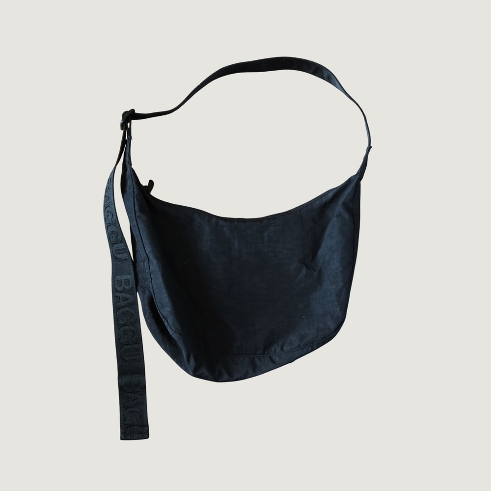 BAGGU Medium Nylon Crescent Bag Black Adjustable Logo Strap Crossbody Purse 3409